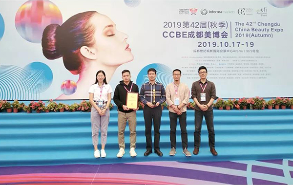 意想創美攜手馥亞薇品牌，共證榮譽時刻！